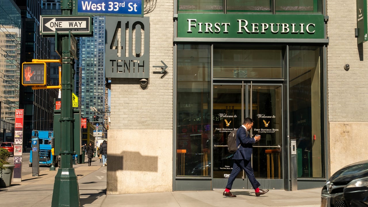 ABD Bankacılık Sektörü, First Republic Bank Hisselerinin %30'dan Fazla Düşmesiyle Hala Mücadele Ediyor