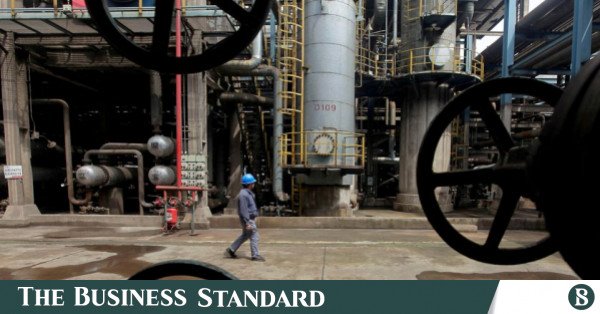 Petrol fiyatları, yatırımcıların Çin'in talebi ve faiz artırımları üzerine düşünmesiyle sabit kaldı
