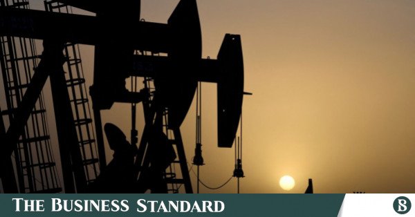 Petrol fiyatları, belirsiz küresel görünüm ve arz endişeleriyle sakin seyrediyor