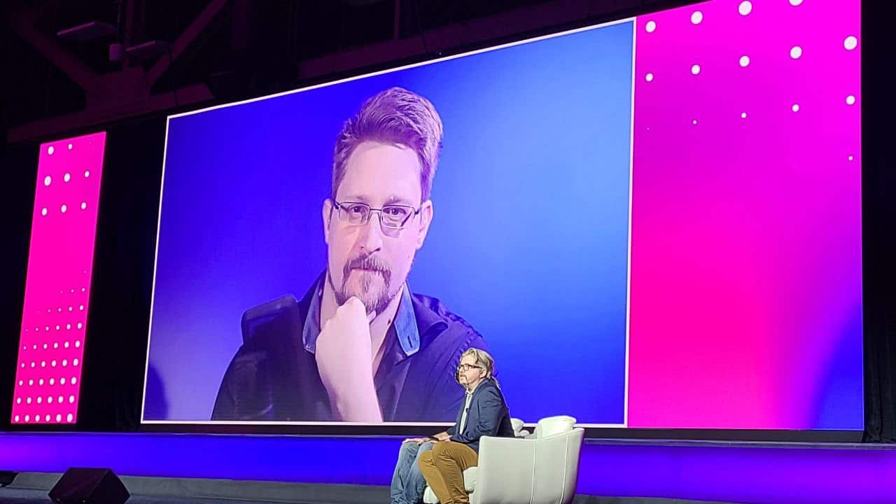 AI İnsanlardan Daha İyi Olabilir: Edward Snowden (Consensus 2023 CANLI)