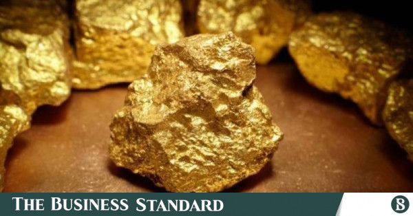 Altın, doların güçlenmesi ve dikkatlerin Fed toplantısında olmasıyla geriledi