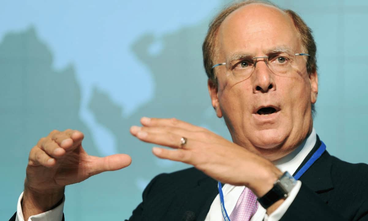 CEO Larry Fink, BlackRock'un BTC ETF Dosyasının Kriptoyu "Demokratikleştirebileceğini" Söyledi