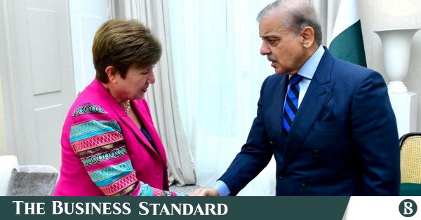 Bloomberg News: IMF kredisi, Pakistan'ın 5,6 milyar dolarlık bir fon daha açmasına yardımcı oluyor