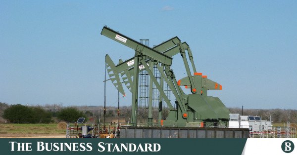 Petrol fiyatları, üreticilerin üretim kesintisi sözü vermesiyle altıncı haftalık kazancına yöneldi