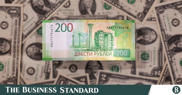 Rus rublesi, Mart 2022'den bu yana ilk kez dolar karşısında 100'e düştü