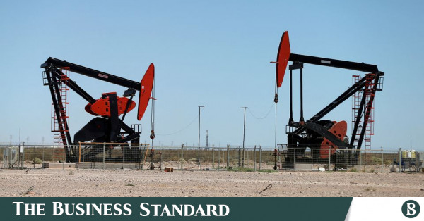 Suudi Arabistan ve Rusya petrol kesintilerini Aralık ayına kadar uzattı
