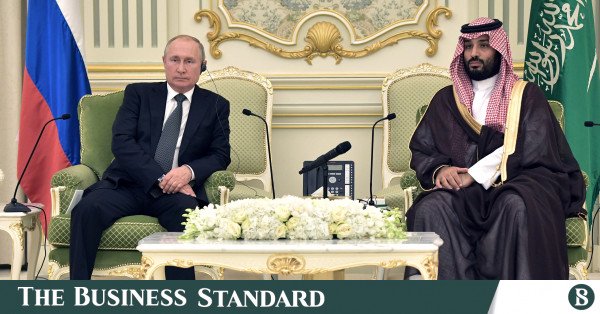 Kremlin, Suudi Arabistan ve Rusya'nın petrol arzındaki kesintilerinin enerji piyasasının istikrarlı olmasını sağladığını söyledi