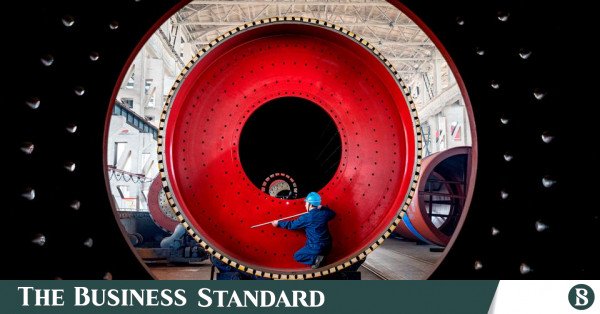 Çin'de fabrika üretimi ve perakende satışlar, toparlanma beklentilerini destekleyerek tahminleri aştı