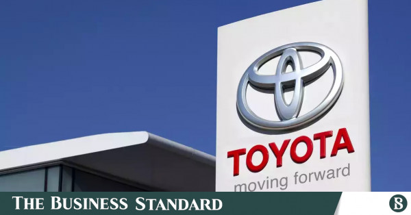 Toyota, ilk yarı net kârının iki katına çıkması nedeniyle yıllık tahminini artırdı