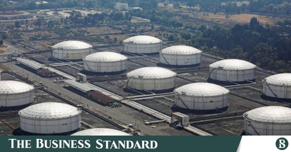 Petrol, Suudi Arabistan ve Rusya'nın arz kesintilerine devam etmesiyle yükseldi