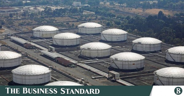 Petrol, Suudi Arabistan ve Rusya'nın arz kesintilerine devam etmesiyle yükseldi