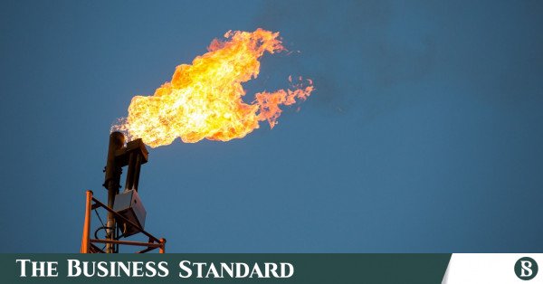 Petrol, OPEC'in arz kesintisinin devam edeceği beklentisiyle yükseldi