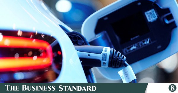 AB'deki yeni binek otomobillerin neredeyse yarısı elektrikli