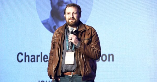 Hoskinson Tepki Verirken Schiff, Bitcoin ETF Aldatmacasına Karşı Uyardı