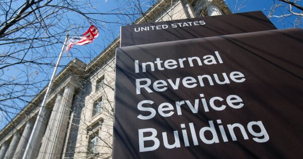 IRS, ABD İşletmeleri için Kripto Raporlama Gereksinimlerini Erteledi