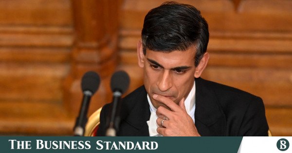 İngiltere ekonomisinin resesyona girmesi Sunak'ın seçim zorluklarını artırıyor