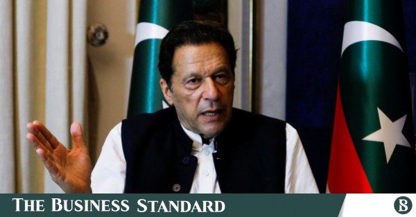 PTI lideri, Imran Khan'ın IMF'ye "hileli" seçim nedeniyle yardımın durdurulması için yazacağını söyledi
