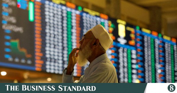 Pakistan'ın gösterge hisse endeksi rekor seviyeye ulaştı, IMF tezahüratı devam ediyor