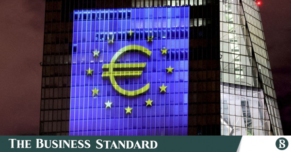 ECB faiz oranlarını rekor yükseklerde tutuyor, yaklaşan indirimin sinyallerini veriyor
