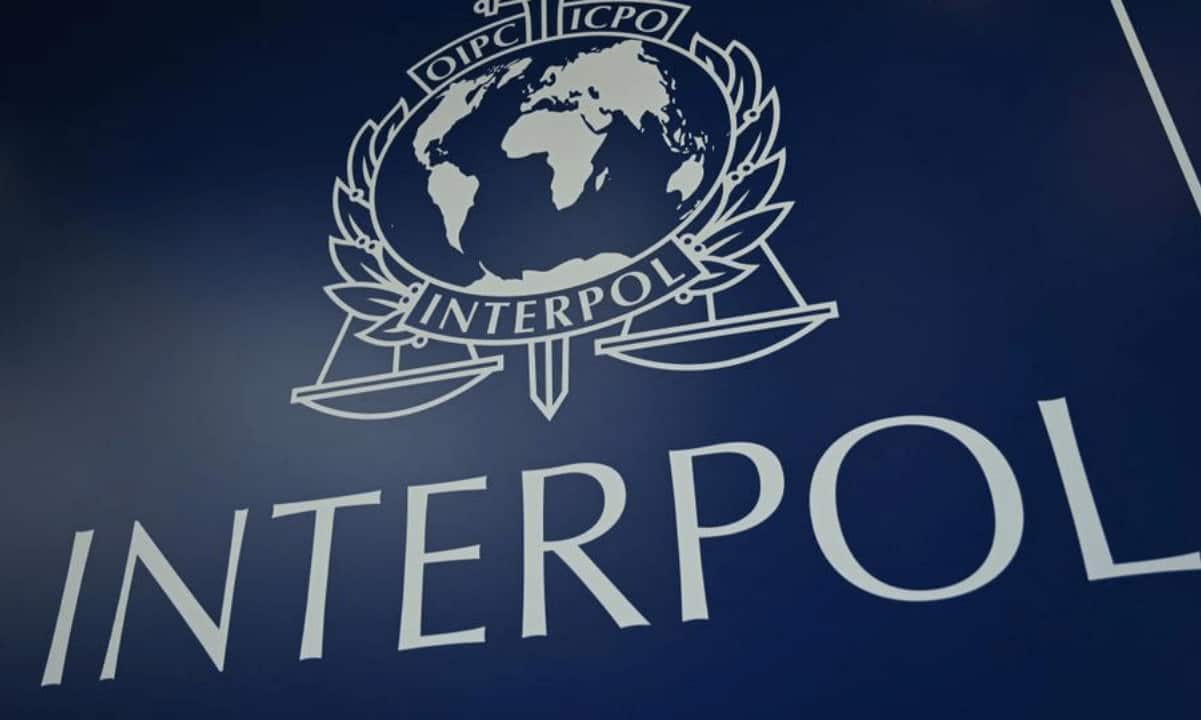 Interpol, 384 Bin Dolarlık Dolandırıcılıkla Bağlantılı Hong Kong Kripto Promosyoncusu İçin Kırmızı Bülten Yayınladı
