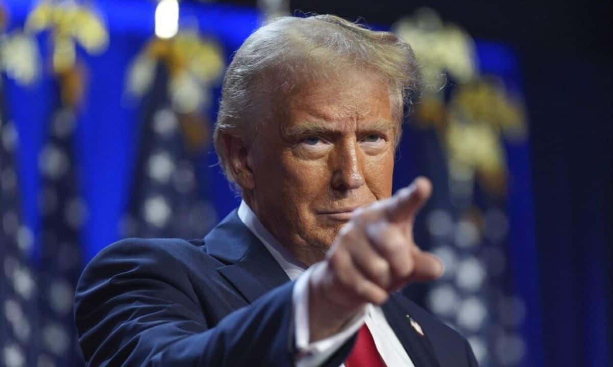 BTC ve ETH, Donald Trump'ın büyük ticaret anlaşmasıyla XRP kazanıyor!